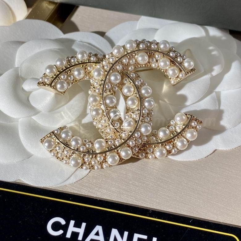 Chanel Brooch 523